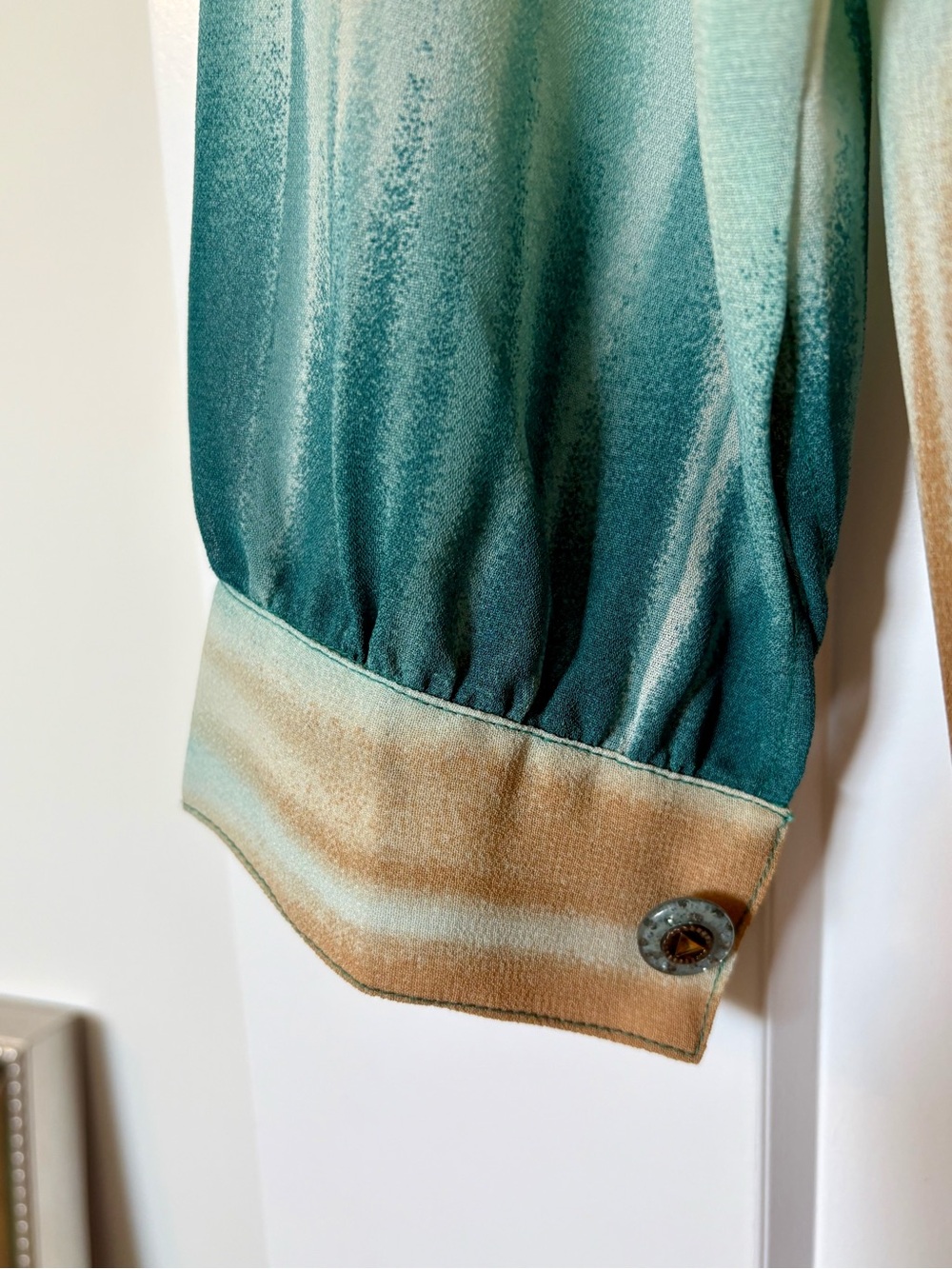 Vintage Sweet Tiger pleated Fashion Blouse. - Picture 5 of 10